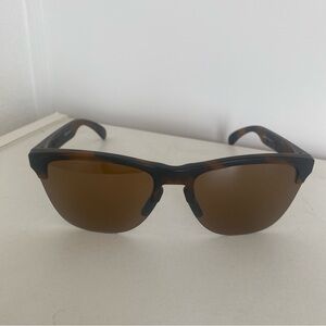 Oakley 009374-1163 Frogskins lite